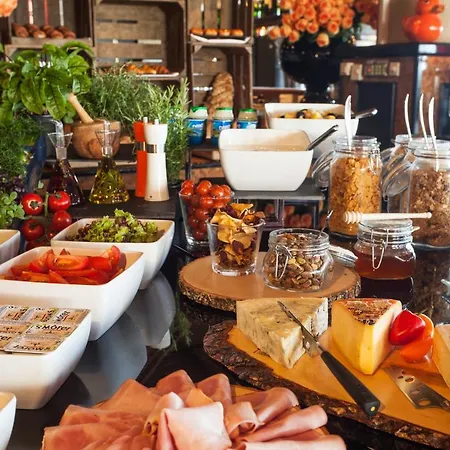 Oranje Hotel 5*